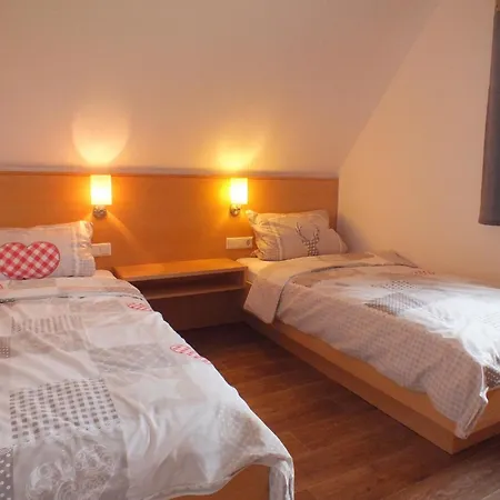 Semesterbostad Teilen Sie Den Urlaub Mit Freunden - Ferienhaus Am Mit 2 Privaten Frielendorf